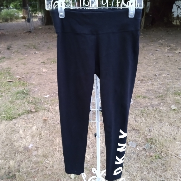 Dkny Pants - DKNY SPORT Black Capri Leggings M